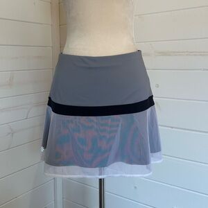 Athleta Grey/White/Black Skort Size Small